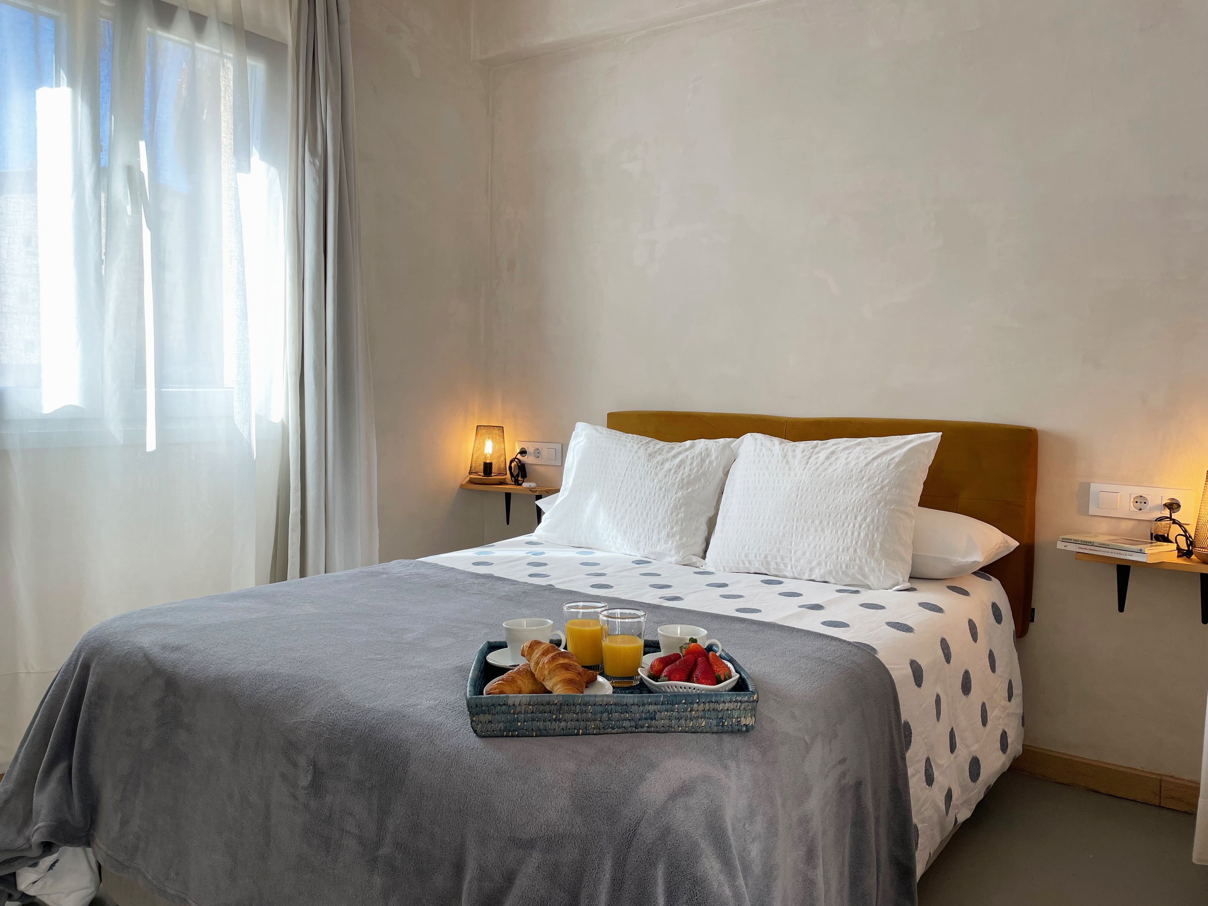 Dormitorio luminoso de apartamento en Tarifa disponible para reserva directa